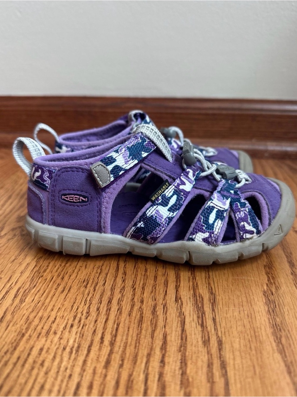 KEEN CNX Seacamp Sandals Girls 10 Purple Camo